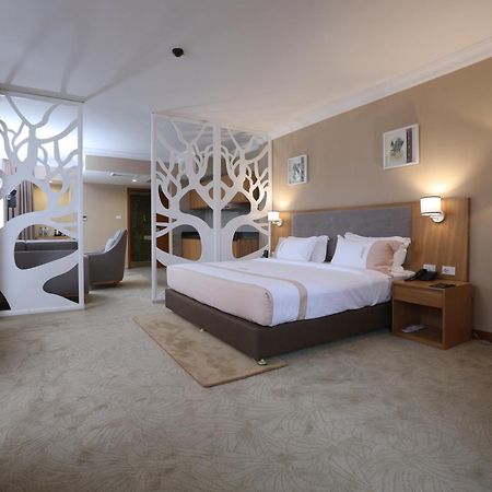 Mado Hotel Addis Ababa Bagian luar foto