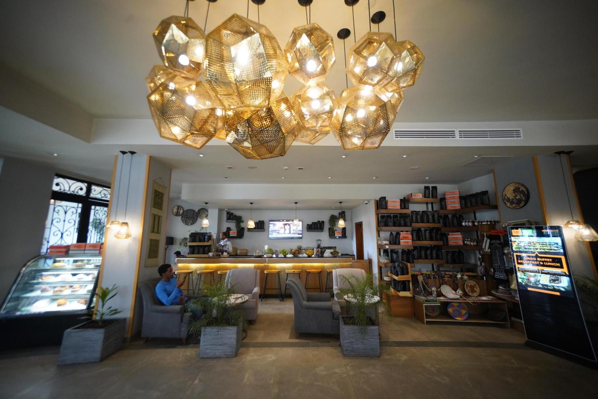 Mado Hotel Addis Ababa Bagian luar foto